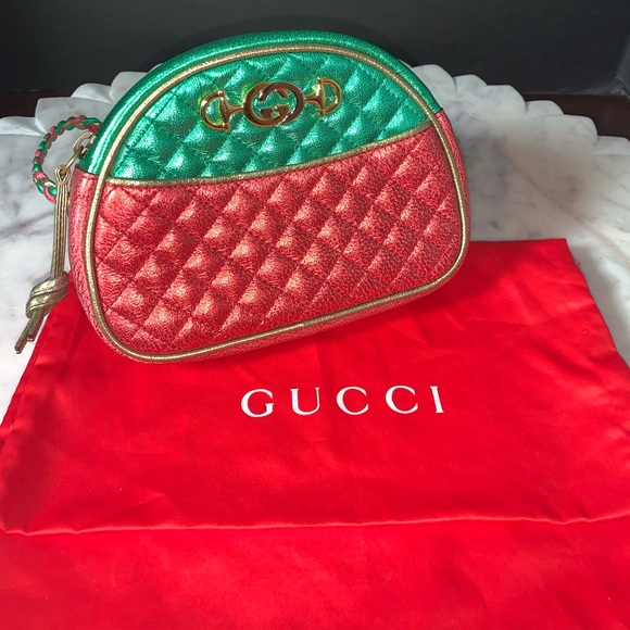 New Gucci Trapuntata shoulder bag with logo. Comes with dust bag. Never used! - Picture 1 of 10